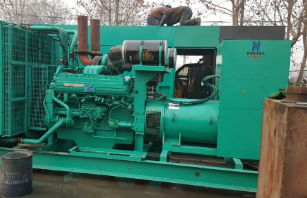 皋兰发电机组如何判断水冷式机油散热器内部是否需要清洗？